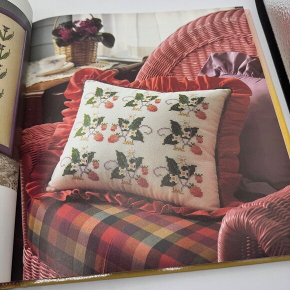 Better Homes & Gardens Americas Best Cross-Stitch Hardcover Book 1988 - Picture 4 of 7